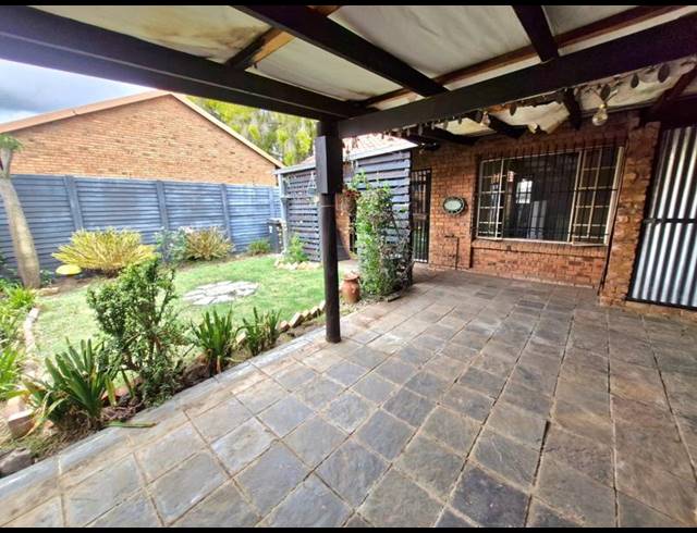 2 BEDROOM TOWNHOUSE FOR SALE IN ANNLIN